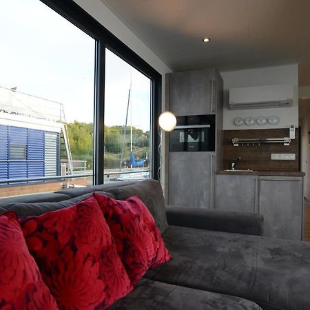 Hausboote Und Ferienhaeuser Marina Muecheln Mucheln Exterior foto