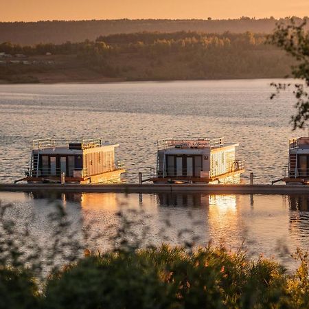 Hausboote Und Ferienhaeuser Marina Muecheln Mucheln Exterior foto