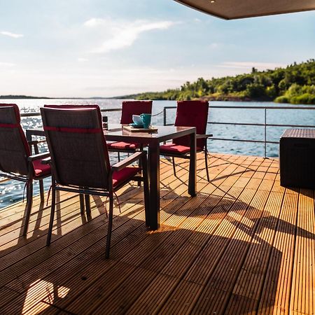 Hausboote Und Ferienhaeuser Marina Muecheln Mucheln Exterior foto