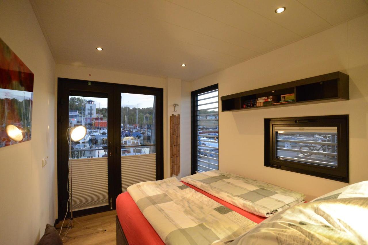 Hausboote Und Ferienhaeuser Marina Muecheln Mucheln Exterior foto
