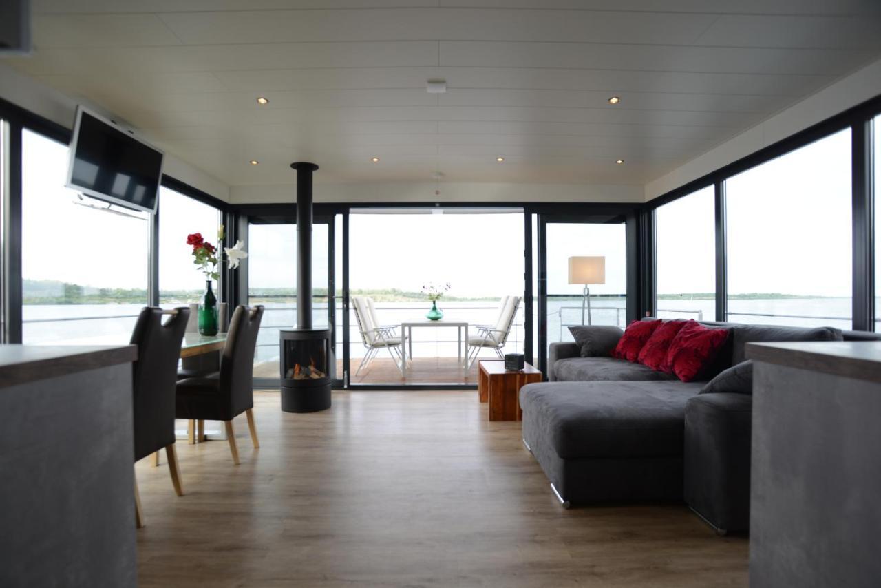 Hausboote Und Ferienhaeuser Marina Muecheln Mucheln Exterior foto