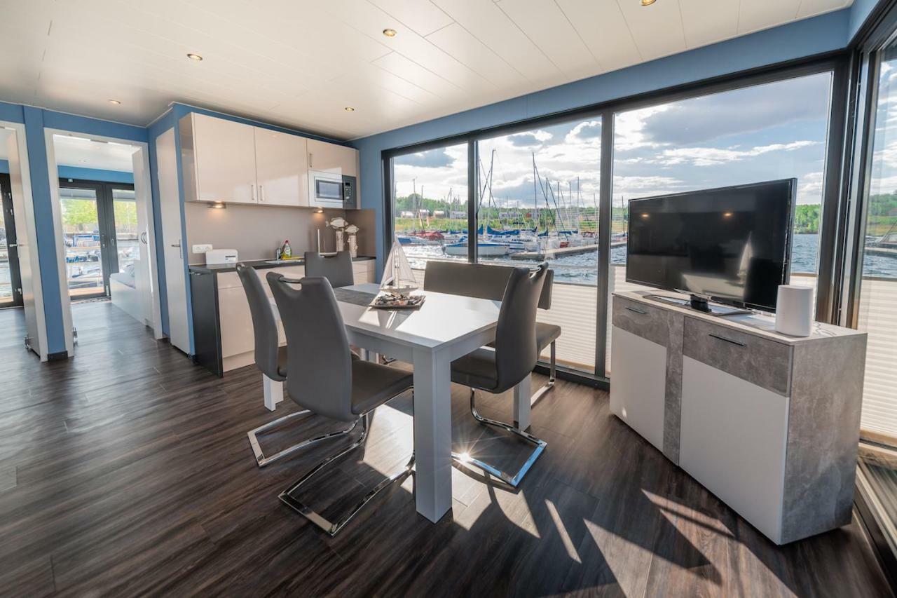 Hausboote Und Ferienhaeuser Marina Muecheln Mucheln Exterior foto