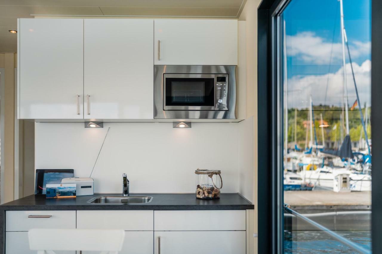 Hausboote Und Ferienhaeuser Marina Muecheln Mucheln Exterior foto