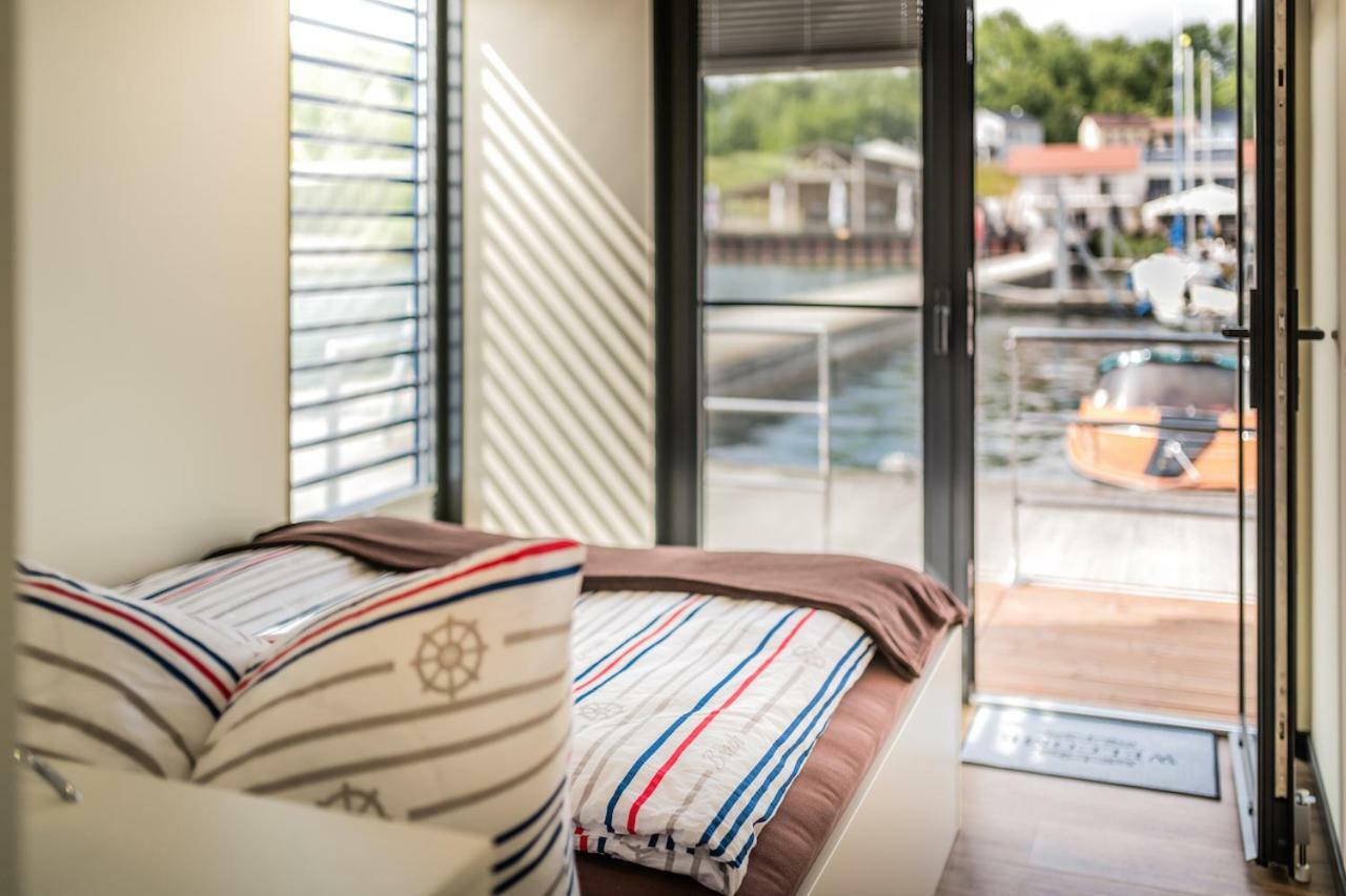 Hausboote Und Ferienhaeuser Marina Muecheln Mucheln Exterior foto