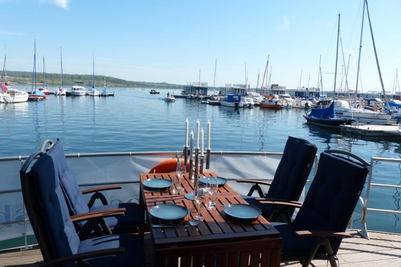 Hausboote Und Ferienhaeuser Marina Muecheln Mucheln Exterior foto